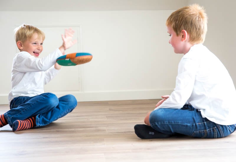 Boys playing with inmuDANCE-4