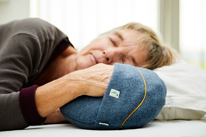 Woman sleeping with inmuRELAX
