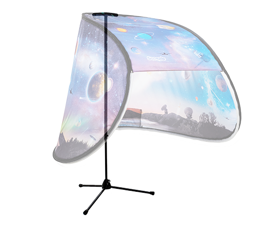 Tripod-stativ med Snoezle teltduk montert på toppen.