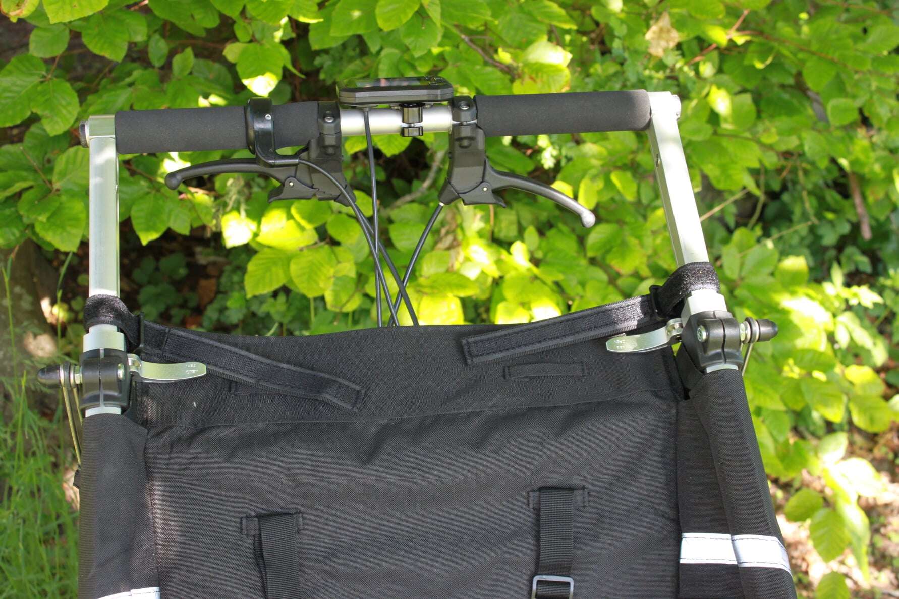 KFN 4Wheeler Explorers håndtak med to bremsehåndtak, sett fra fronten.